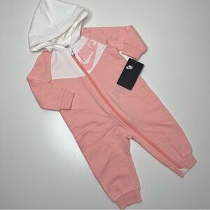 NEW Nike Baby Girl One-Piece Zippered Outfit Size 9 Months